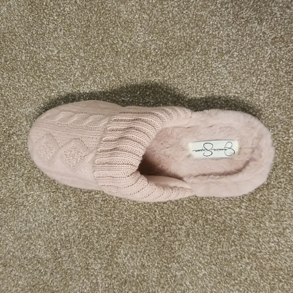 Pink Memory Foam Slippers - Picture 5 of 7